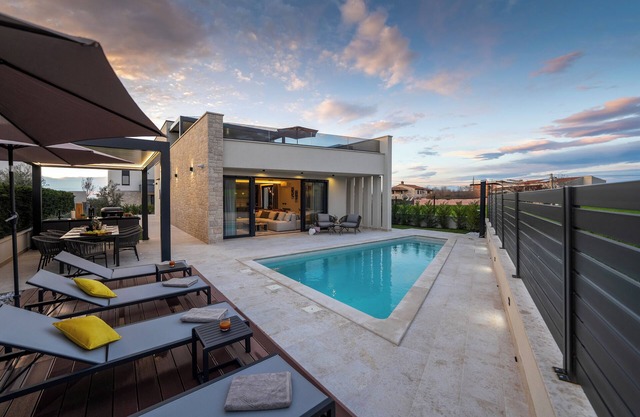 Modern Villa Pelin Exclusive with pool and jacuzzi for 6 persons in Porec.