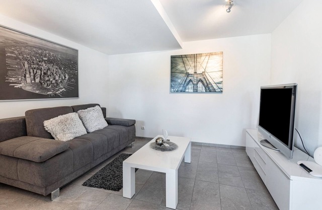 Moderno apartamento de vacaciones "Schmuckstückchen" con vistas a la montaña y Wi-Fi