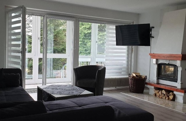 Apartamento moderno (130 m2) con jardín de invierno, terraza y amplio jardín.