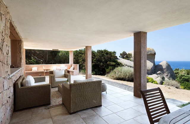 Villa moderna "I Graniti" cerca de la playa con vistas al mar, patio, aire acondicionado y Wi-Fi