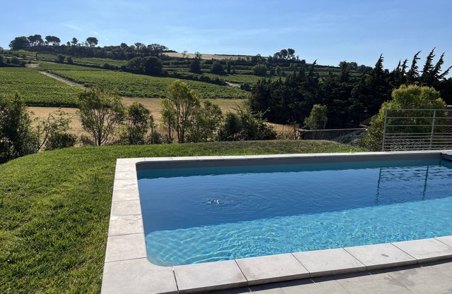 Panoramic view villa with swimming pool in the heart of Visan