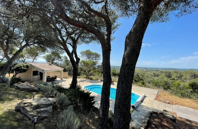 Villa moderna - 5 dormitorios, en el pueblo de Uchaux - piscina privada y vistas increíbles