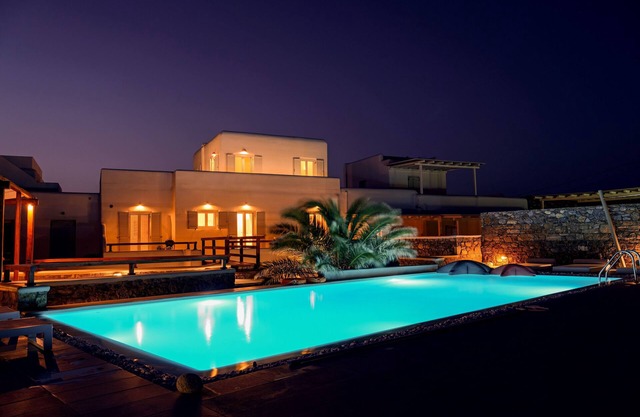 Modern Villa, 5 Master BR, Large Private Pool, Sunset View, close 2 Mykonos Town