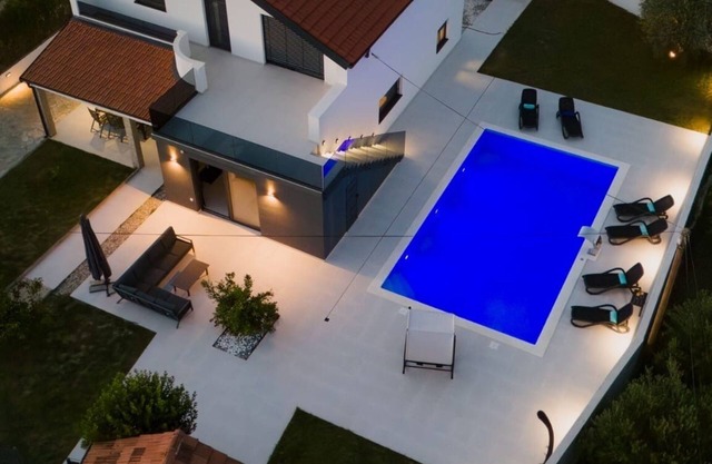 Modern Villa Amare with Private Heated Pool & Spacious Garden