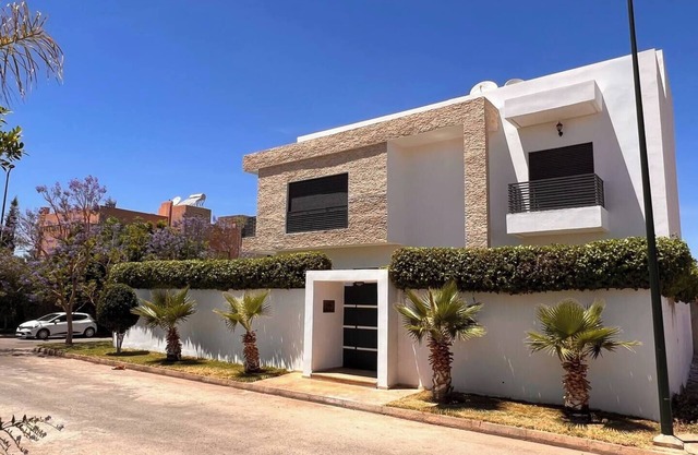 Modern Villa Close to Lhdim Square