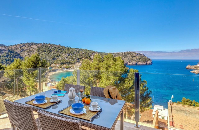 Moderna villa Dos Mundos con terraza en la azotea, calefacción, balcón y vistas al mar