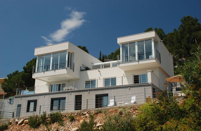 modern villa/apartment - fantastic views and private pool in Les Planes del Rei
