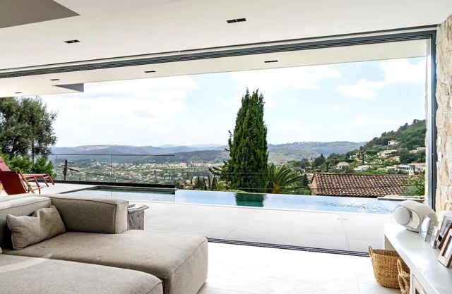 Modern villa Fumerates St Paul de vence