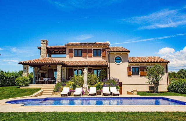 Villa De Flora in Galizana