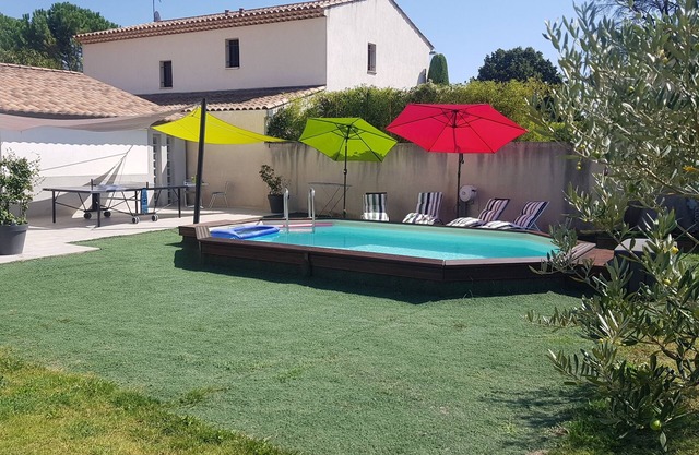 VILLA MODERNA DE 150 M2 AL PIE DE LUBÉRON - 10 PERSONAS - 4 DORMITORIOS - PISCINA