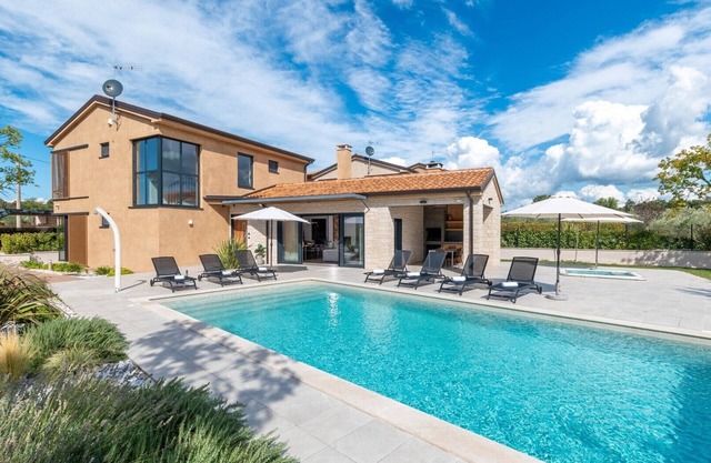 Villa Pedena Kadumi / Charming Villa Pedena near Poreč, Istria