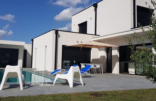 VILLA MODERNA PISCINA BURDEOS CAUDALIE