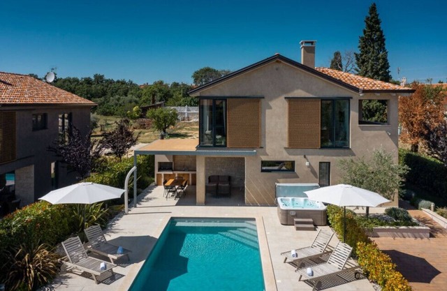 Villa Vallis by Villas Guide