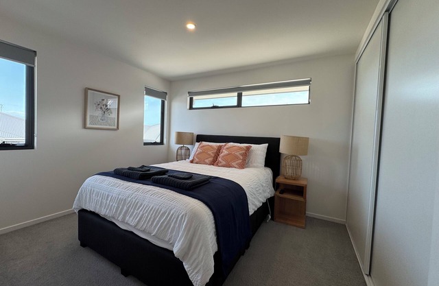Modern Villa. Walking distance to Beach, Bars & Restaurants