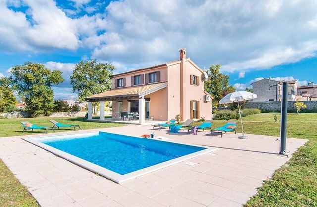 Jessica Villa - Villa moderna con aire acondicionado, gran jardín y piscina privada! - Wi-Fi gratis