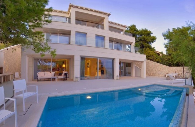 Modern Villa With Prestige Location At Beach