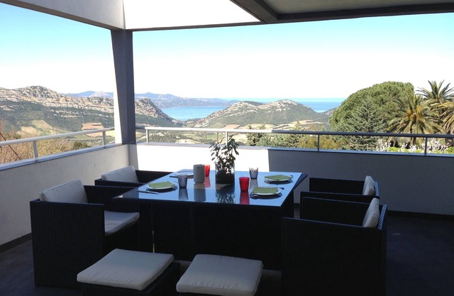 Villa moderna con magníficas vistas del Golfo de Saint Florent