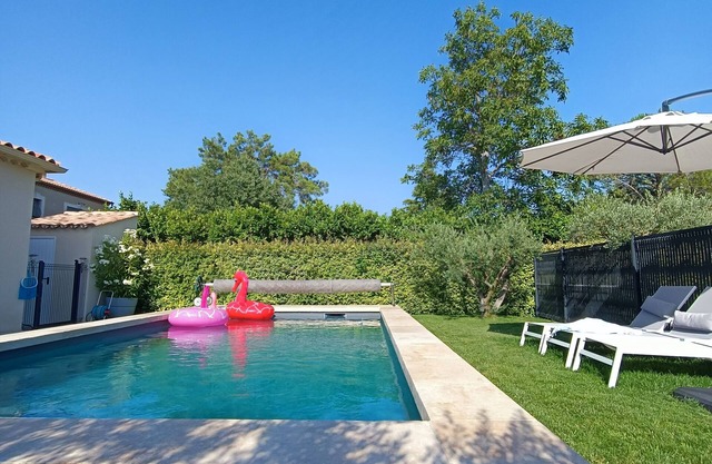 Villa moderna con piscina en la Provenza
