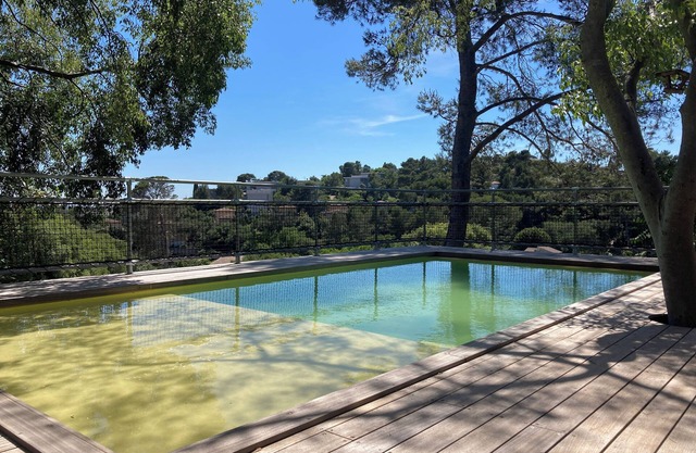 Villa contemporánea con piscina en el corazón de la garriga