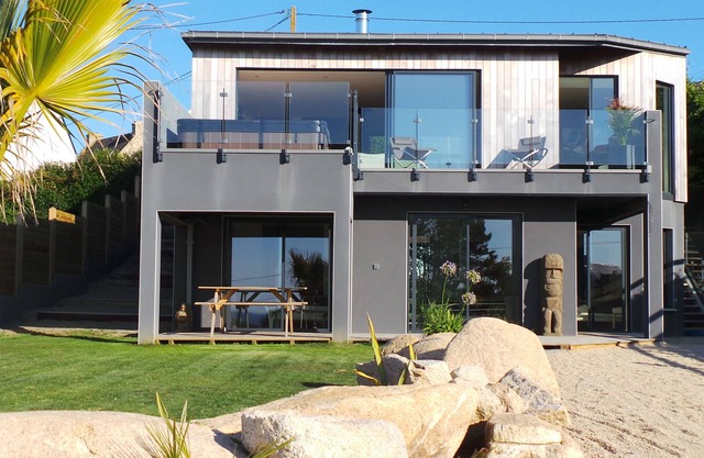 villa moderna, con spa y unas vistas impresionantes del mar de Iroise.