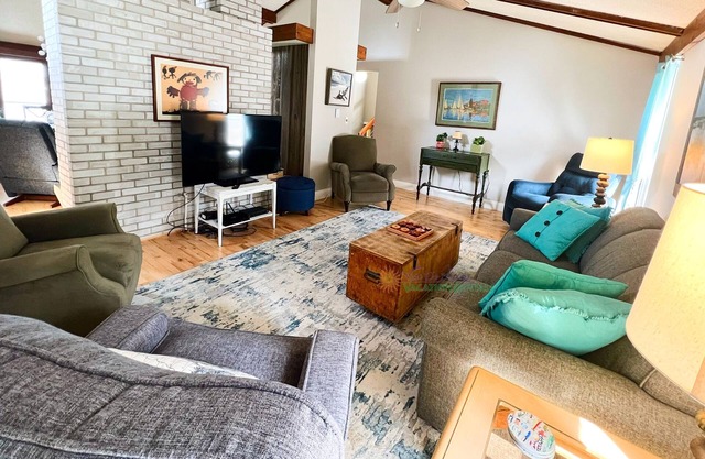 Splendor Beach-Suttons Bay-Waterfront-Modern beach house-Se aceptan mascotas