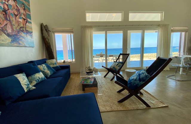 Modern Waterfront Home in Paradise (Rainbow Bay - Eleuthera)