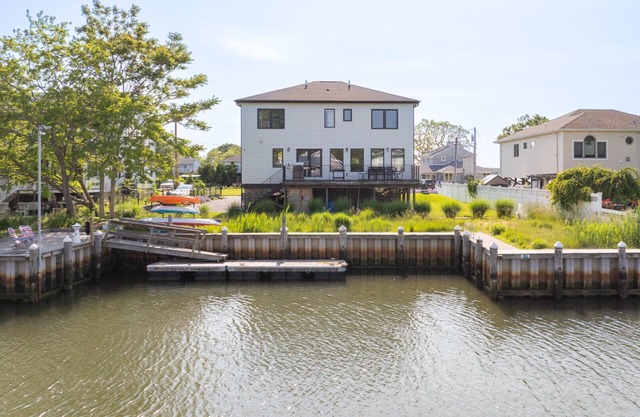 Modern waterfront home in Flanders, close to Riverhead, views of Flander's Bay