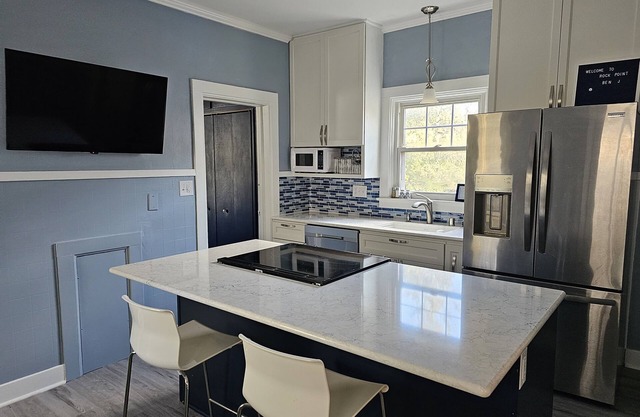 Modern well stocked with all the comforts of home and a special promo on now!