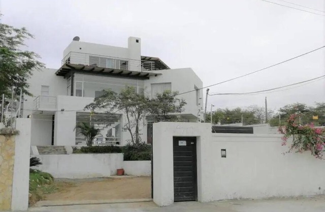 Moderna casa con vista al mar, con jacuzzi y piscina privada