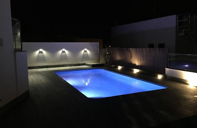 Moderna y Cálida Villa con Espectaculares Vistas a Sevilla