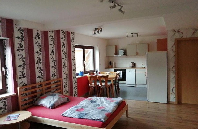 Moderne ganze Ferienwohnung 1km zum FunPark und nur 15 Minuten nach Nürnberg