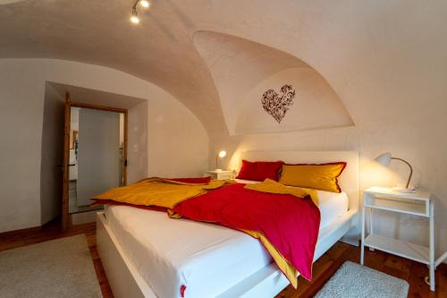 Moderne helle Ferienwohnung 1-6 Pers - Chasa32 in Guarda