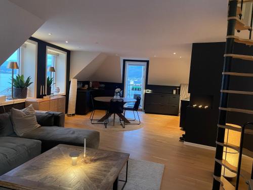 Moderne leilighet med stor terrasse i sentrum