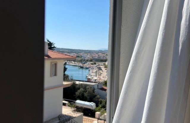 Moderne Villa mit Pool und Terrasse