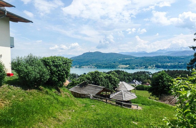 modernes Ferienhaus mit Garten