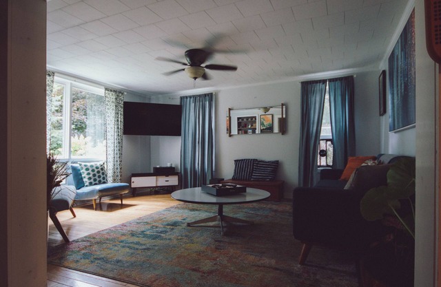Modernized Farmhouse Walkable to the Beach