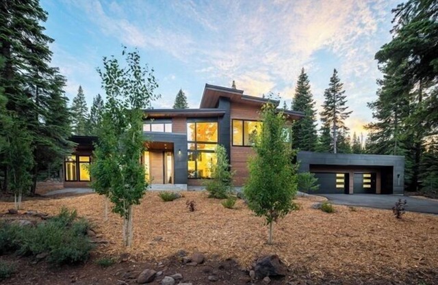 Modernly Appointed 4 Bed 4.5 Bath Mountain Home with Club Amenities