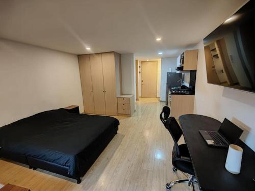 Moderno apartaestudio con balcón