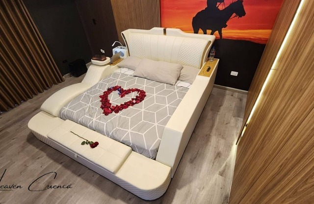 Moderno,lujoso con hermosa vista 360° de Cuenca equipado con cama de masajes