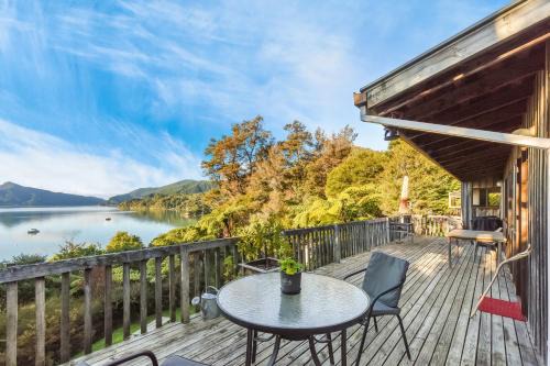 Moetapu Bay Bliss - Marlborough Sounds Retreat