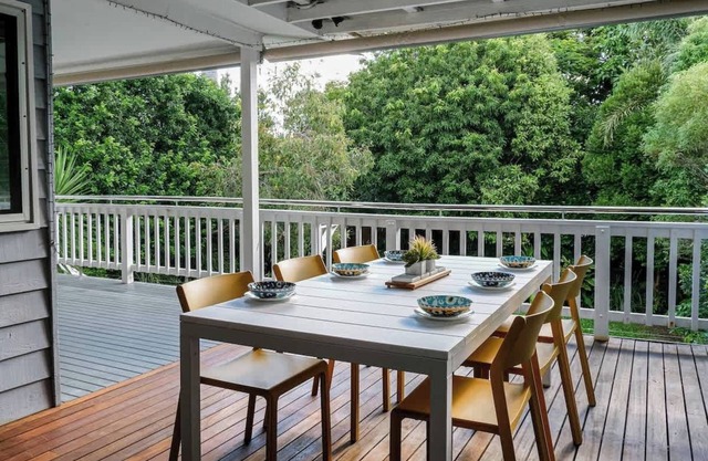 Moffat Beach Gem - Steps to Surf, Trails & Cafes