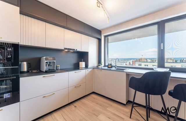 MoHost Valcom - Luxury Skyline Penthouse