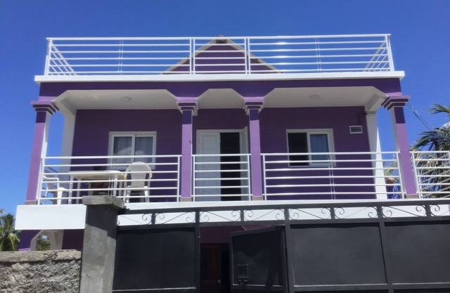 Moisette le da la bienvenida al primer piso de una nueva casa ubicada