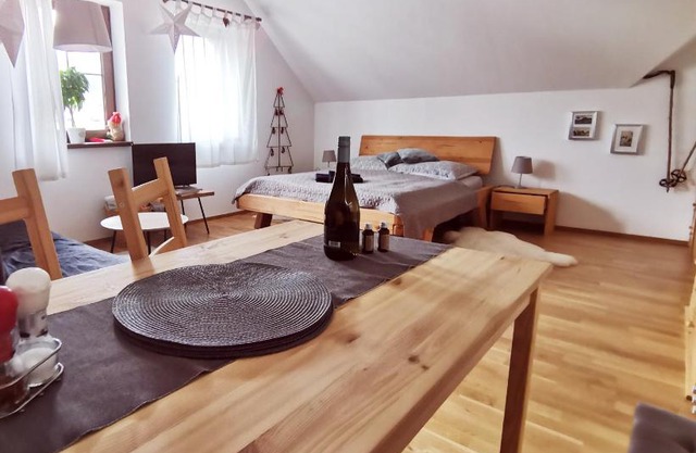Moji Sousedi - Apartmán Červená