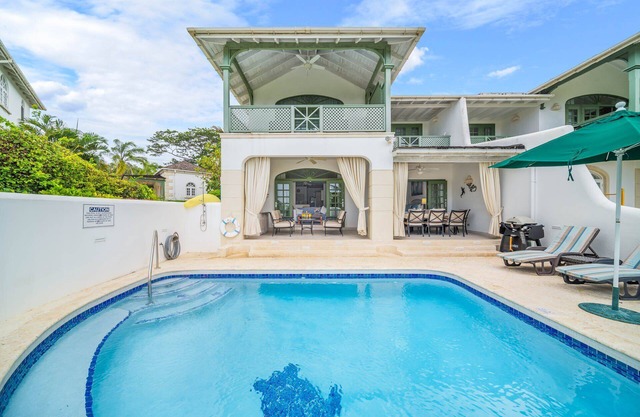 Mojito Villa: Luxurious 3-Bedroom Villa with Ocean Views, Pool & Beach Access