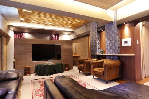 MolinHotels701-札幌市定山渓天然温泉に紅葉シーズン到来-W-beds5&S-2