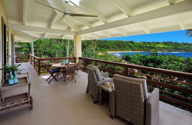 Moloaa Bay Villa, impressive home on secluded white sand beach