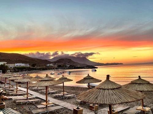 Molos Beach Rooms