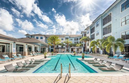 Monarch Apartments 15m to Parks, Pet Friendly, Free Parking by Heavenly Homes