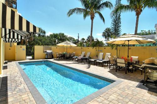 Monarch Villa - 5542 W